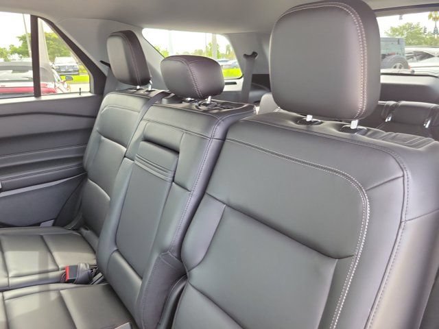 Certified 2022 Ford Explorer XLT w/ Equipment Group 202A RWD image 22