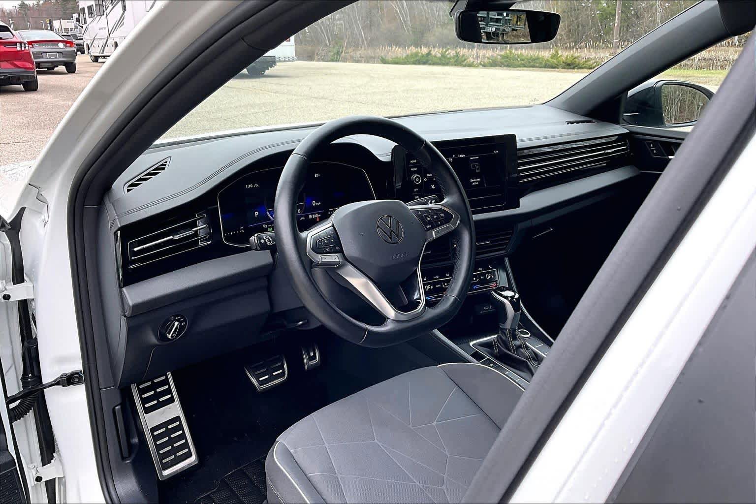 Used 2025 Volkswagen Jetta Sport FWD image 18