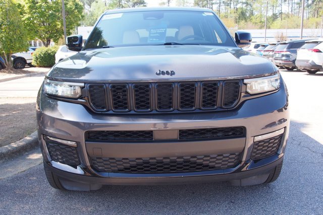 Used 2024 Jeep Grand Cherokee L Limited w/ Black Appearance Package AWD/4WD image 2