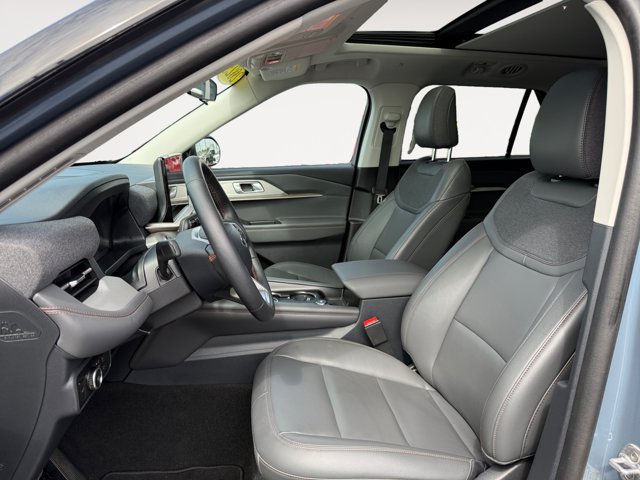 Certified 2025 Ford Explorer Active w/ Active Comfort Package AWD/4WD image 12