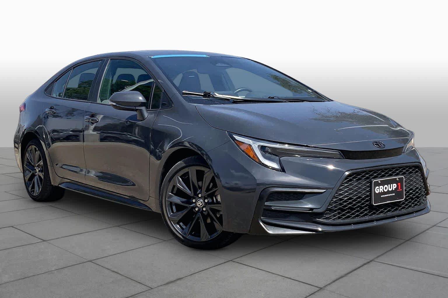 Used 2024 Toyota Corolla SE FWD image 3