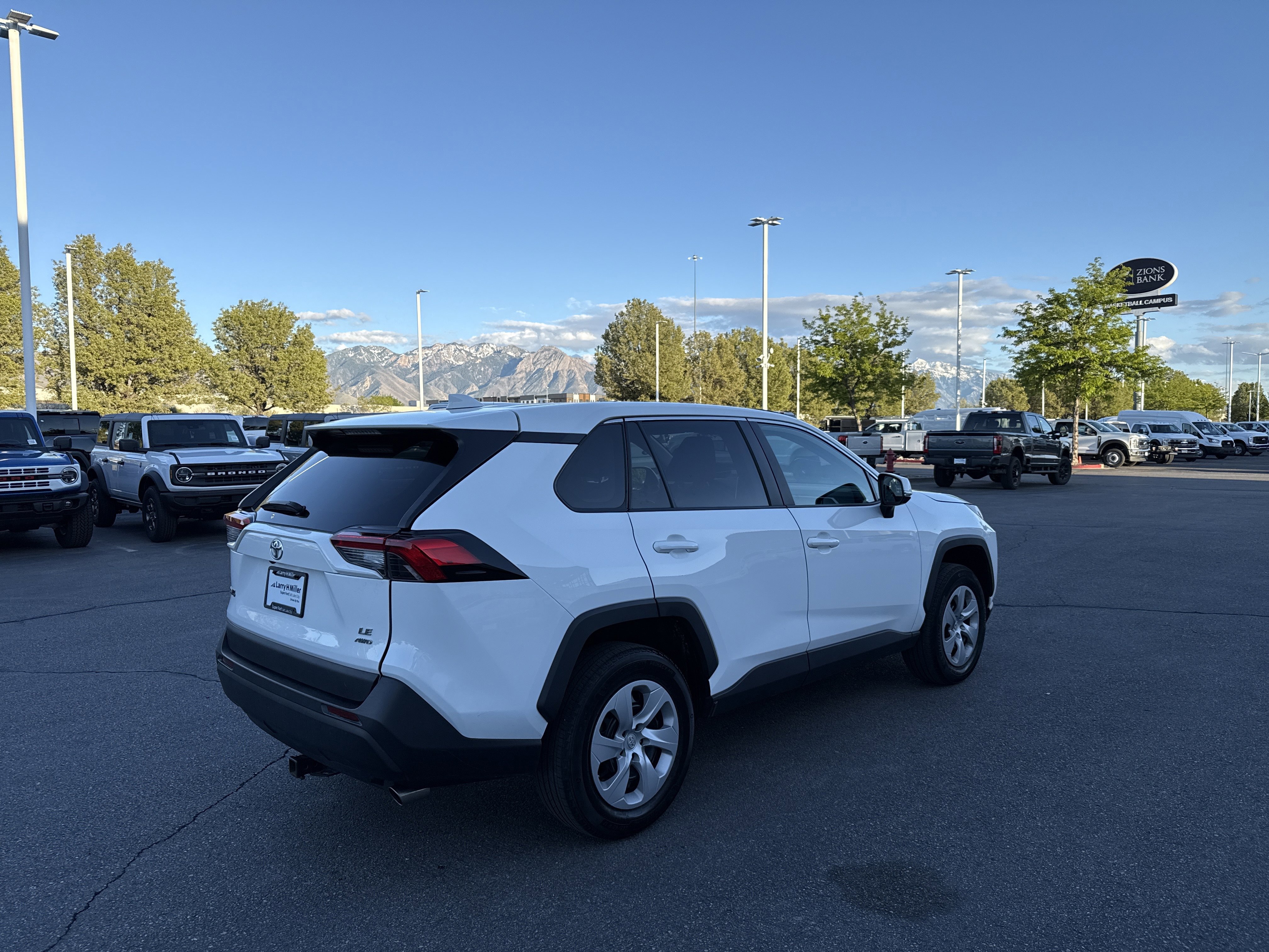 Used 2023 Toyota RAV4 LE image 5