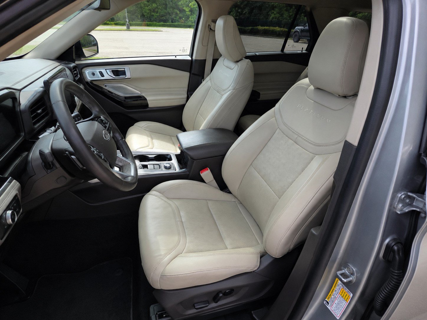 Certified 2022 Ford Explorer Platinum w/ Equipment Group 601A AWD/4WD image 15