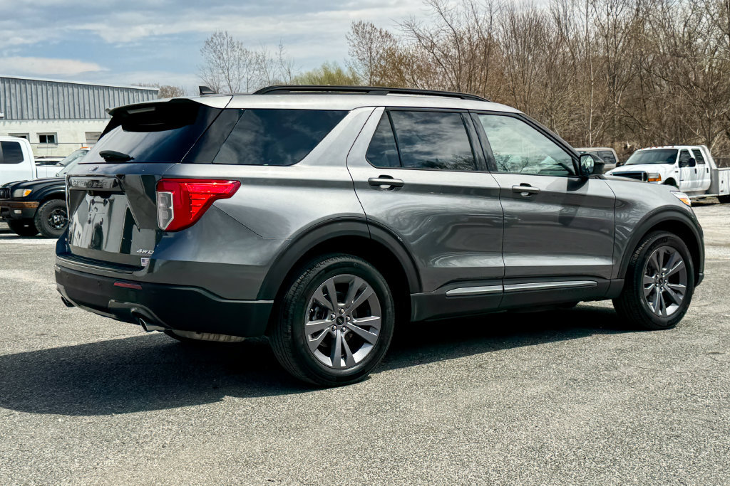 Certified 2022 Ford Explorer XLT w/ Equipment Group 202A AWD/4WD image 3