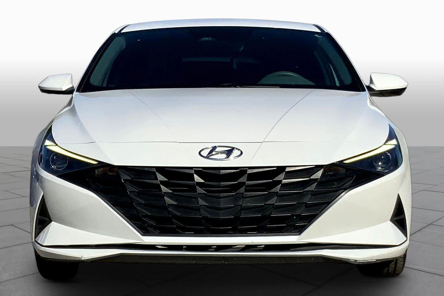 Used 2022 Hyundai Elantra SEL w/ Cargo Package FWD image 3