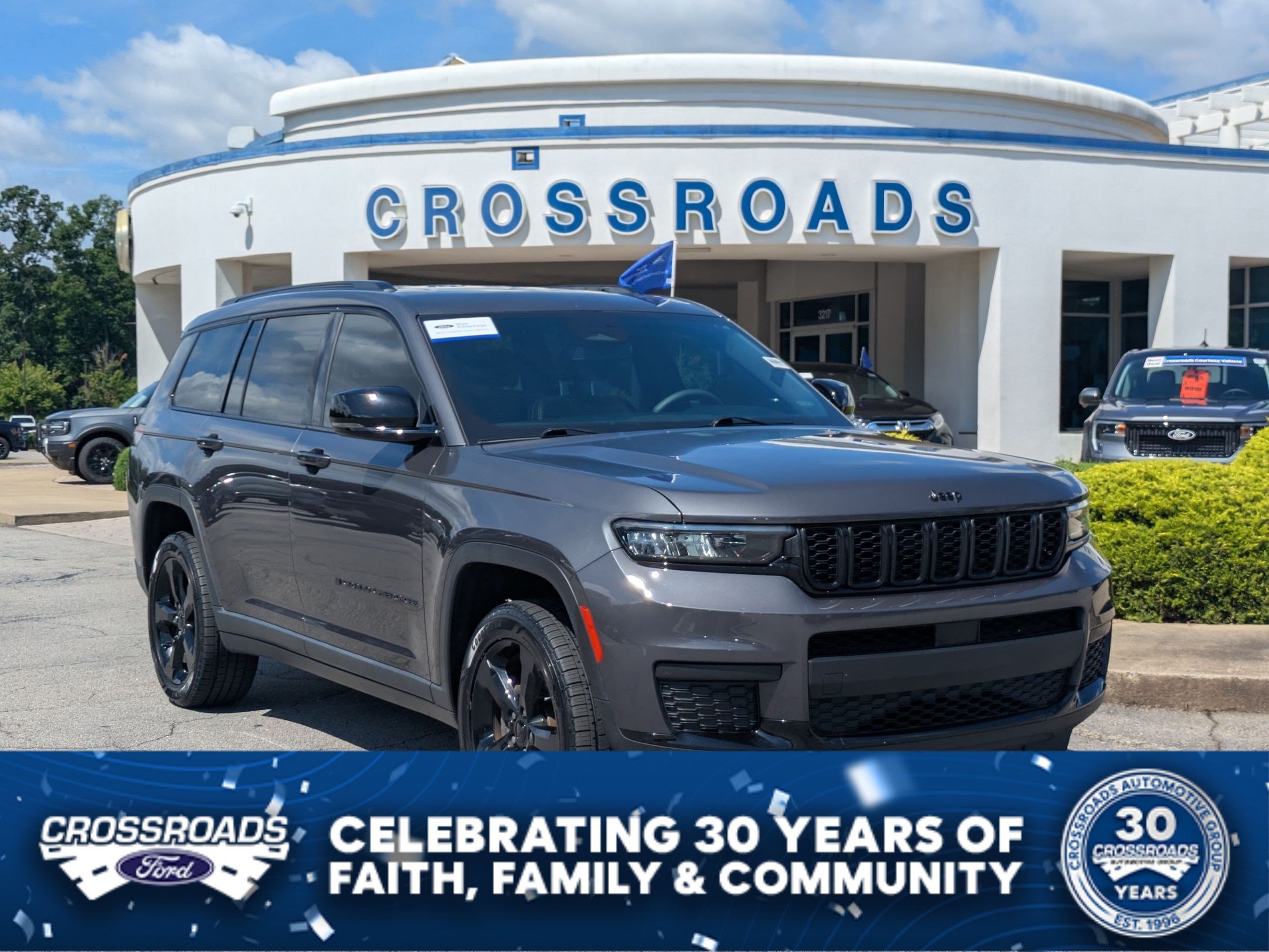 Used 2023 Jeep Grand Cherokee L Laredo AWD/4WD image 1