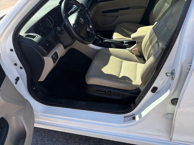 Used 2017 Honda Accord Touring image 14