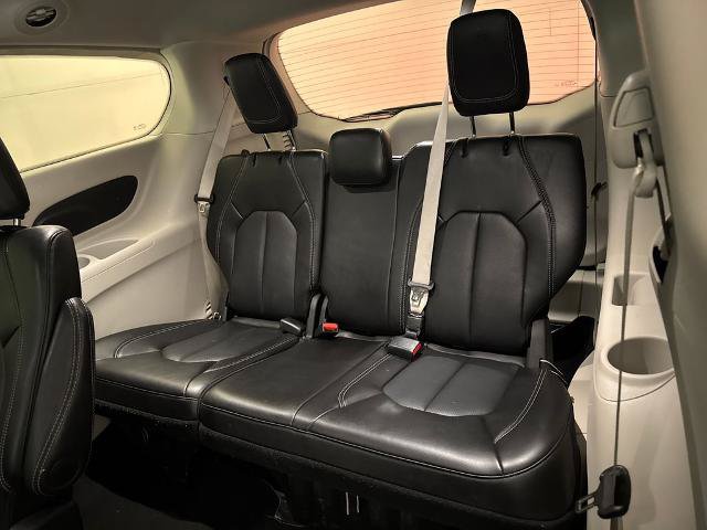 Used 2024 Chrysler Pacifica Touring-L FWD image 32