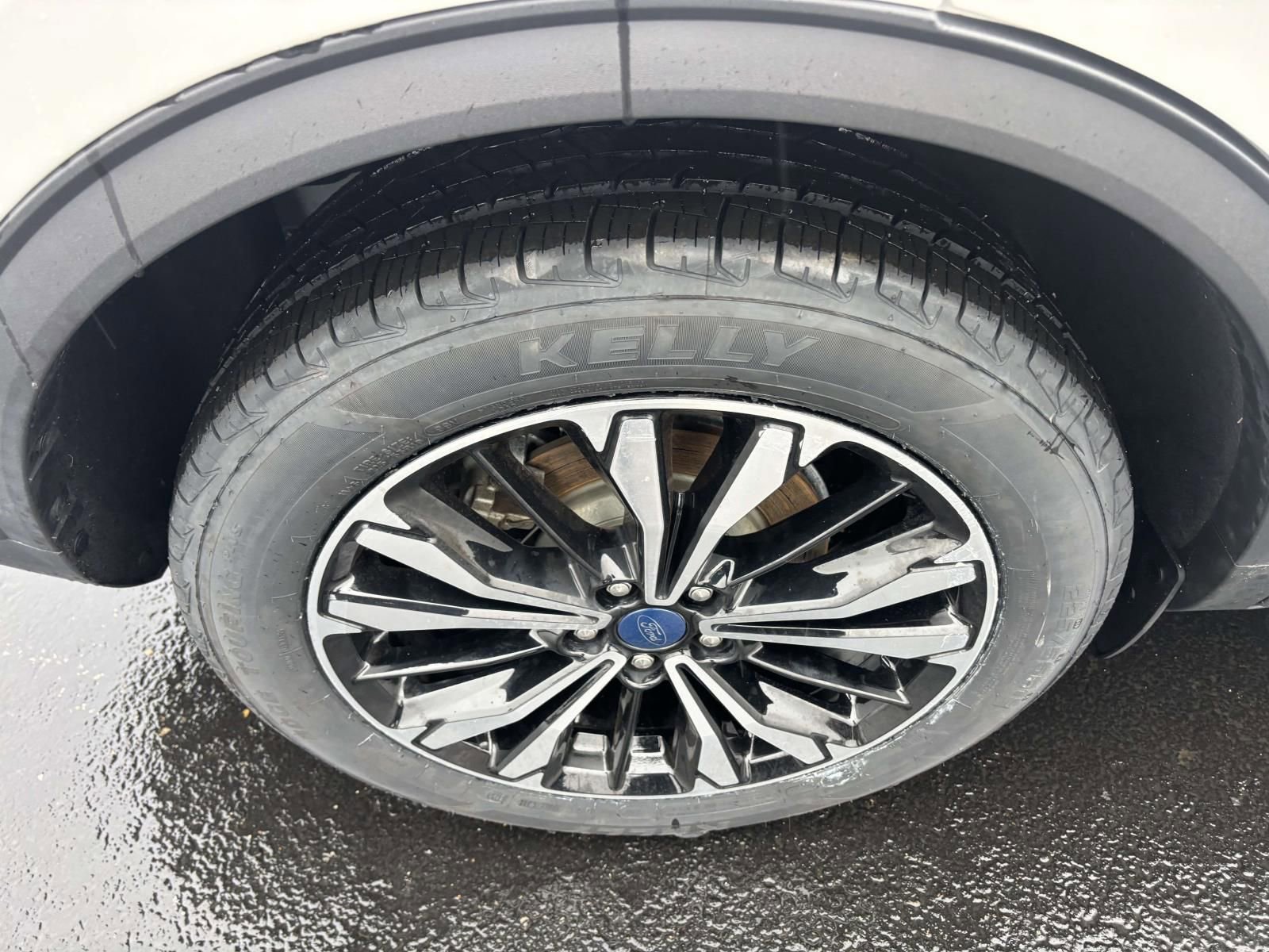 Certified 2021 Ford Escape SE w/ SE Sport Appearance Package image 12