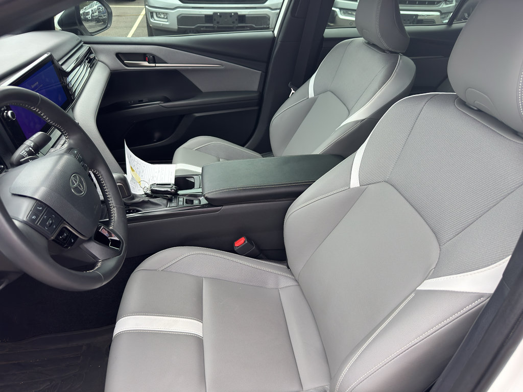Used 2025 Toyota Camry SE w/ Multimedia Upgrade Package FWD image 12
