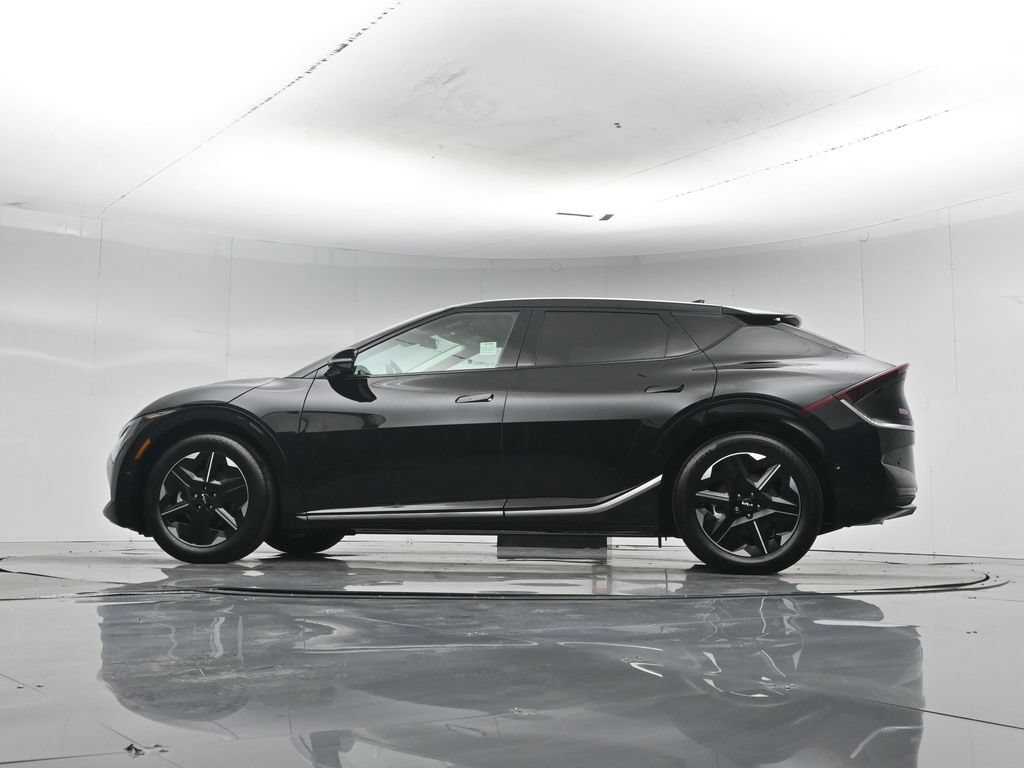 Used 2025 Kia EV6 Wind RWD image 54