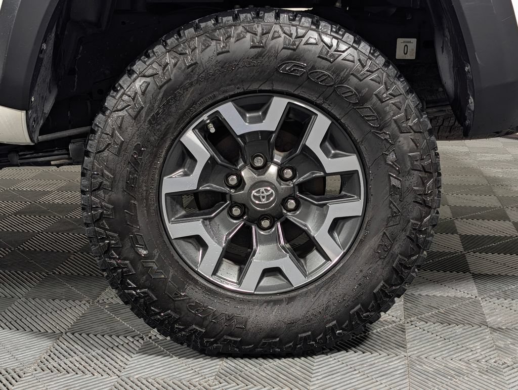 Used 2020 Toyota Tacoma TRD Off-Road w/ Technology Package RWD image 26