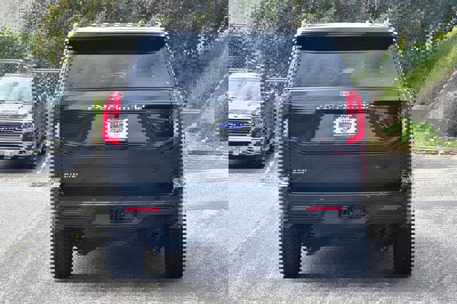 Certified 2025 Ford Expedition Active image 5