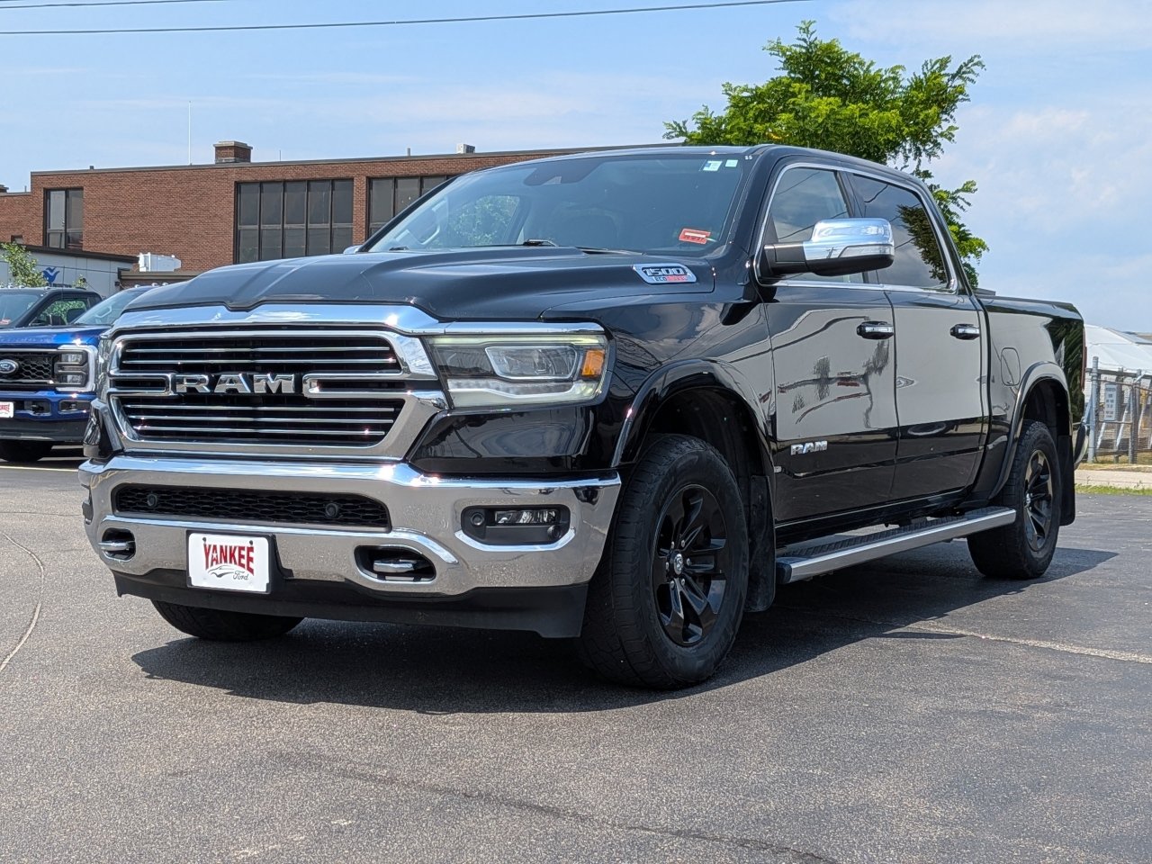 Used 2022 RAM 1500 Laramie AWD/4WD image 9