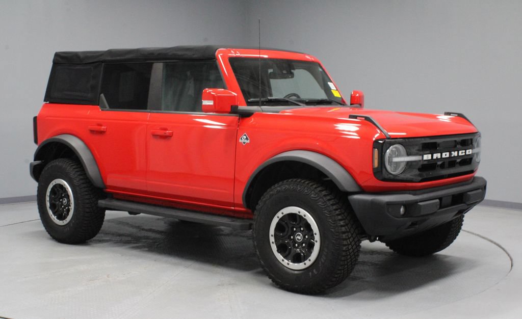 Certified 2022 Ford Bronco Outer Banks w/ Sasquatch Package AWD/4WD image 1