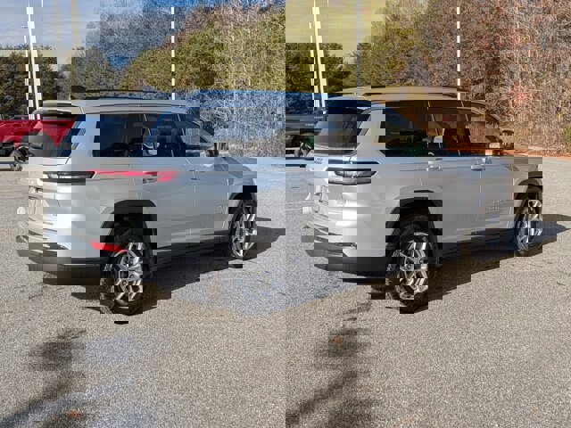 Used 2022 Jeep Grand Cherokee L Laredo w/ Luxury Tech Group I image 5