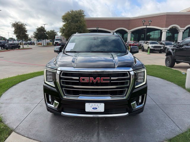 Used 2022 GMC Yukon XL SLT w/ SLT Luxury Package AWD/4WD image 2