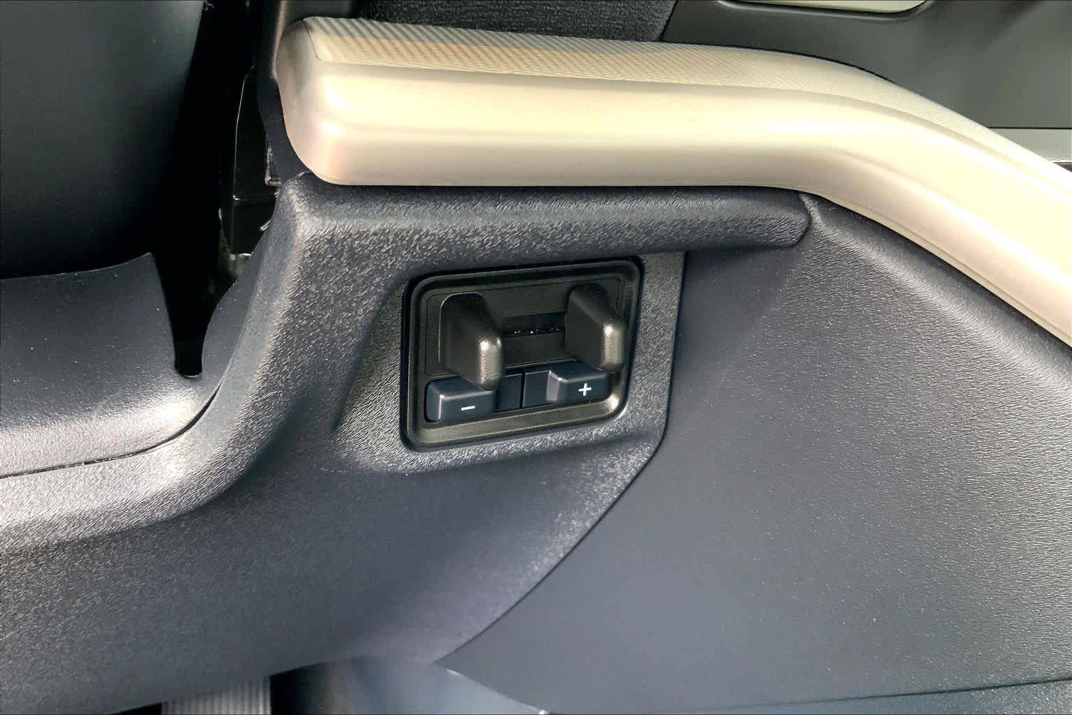 Certified 2025 Ford Expedition Active AWD/4WD image 31