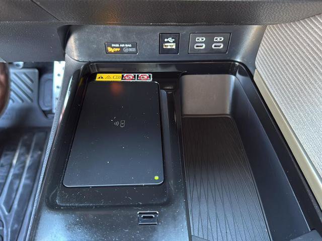 Used 2025 Toyota Camry SE w/ Convenience Package image 18