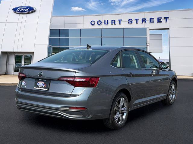 Used 2024 Volkswagen Jetta SE FWD image 5
