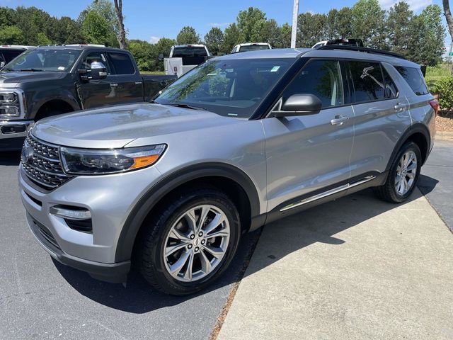 Certified 2023 Ford Explorer XLT w/ Equipment Group 202A AWD/4WD image 3