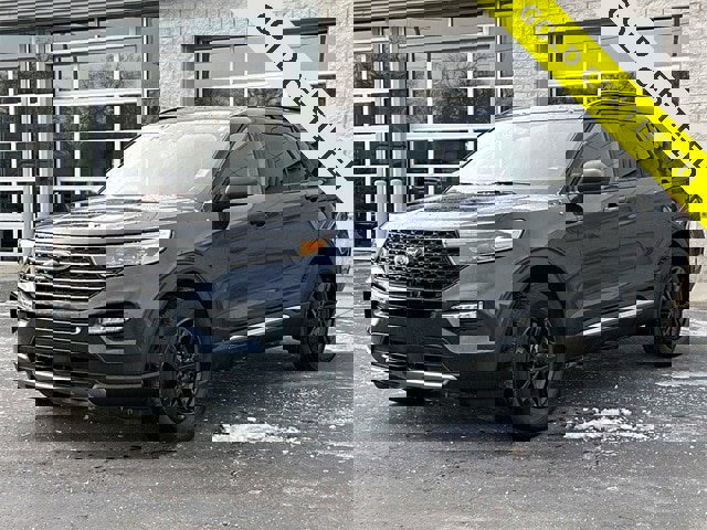Certified 2023 Ford Explorer XLT w/ Equipment Group 202A image 4