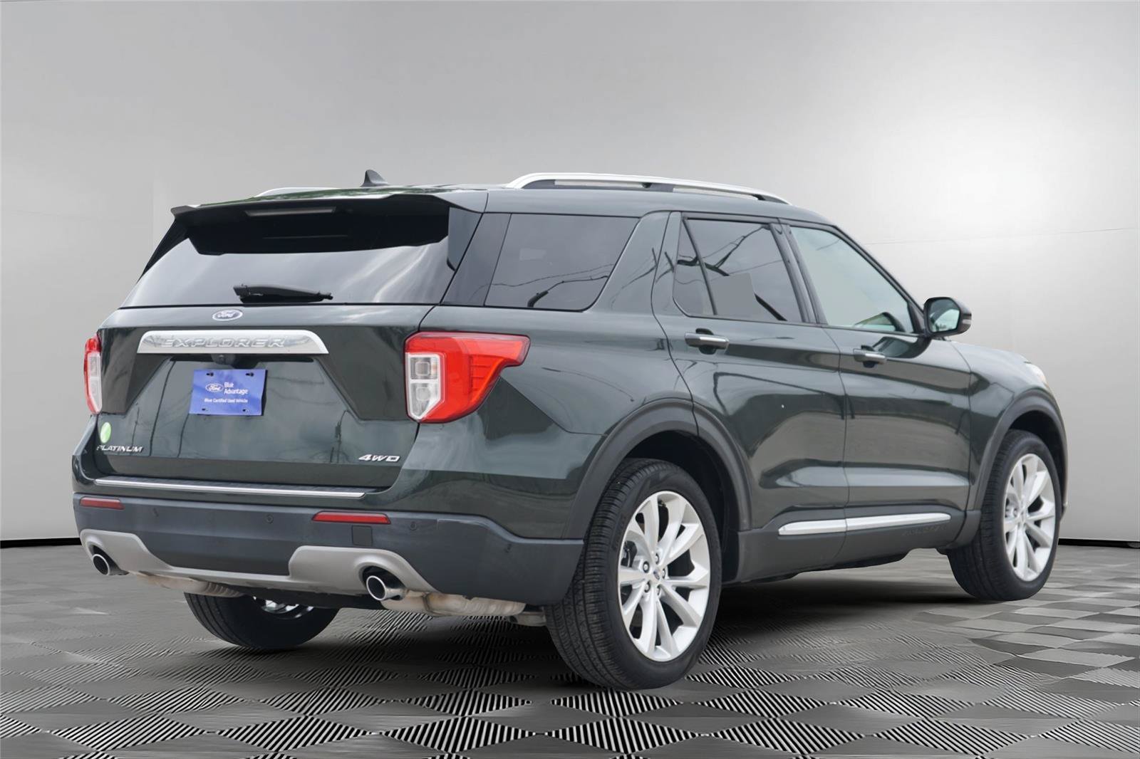 Certified 2022 Ford Explorer Platinum w/ Premium Technology Package AWD/4WD image 5