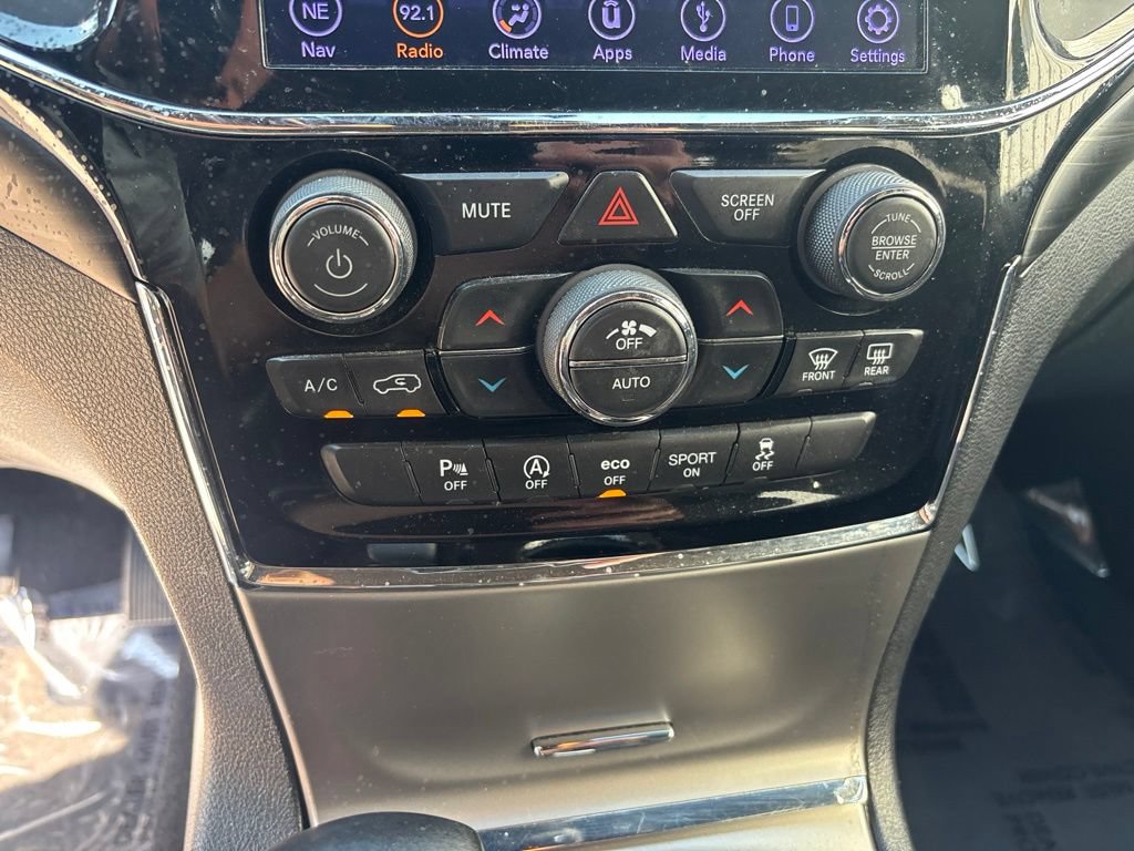 Used 2019 Jeep Grand Cherokee Laredo w/ 18" Wheel & 8.4" Radio Group AWD/4WD image 19