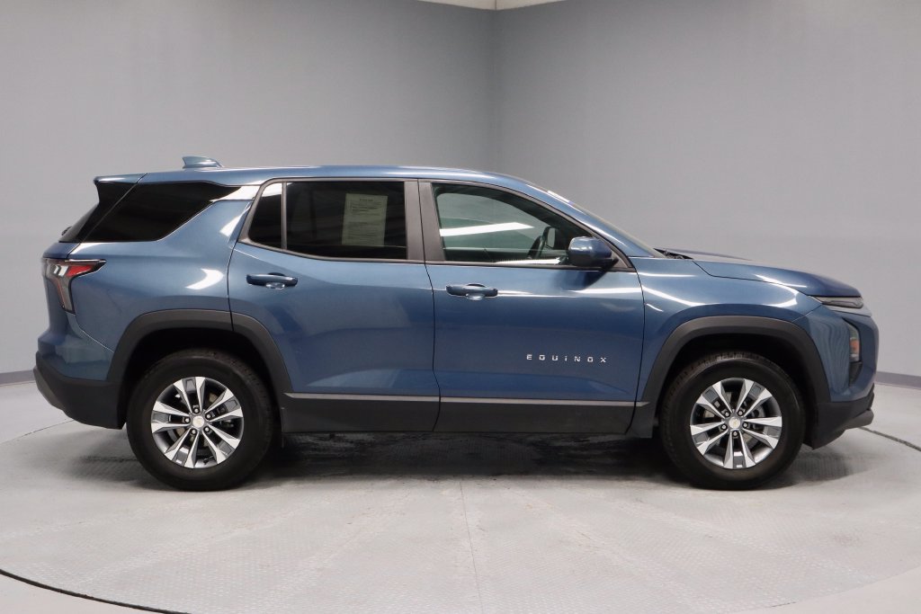 Used 2025 Chevrolet Equinox LT AWD/4WD image 7