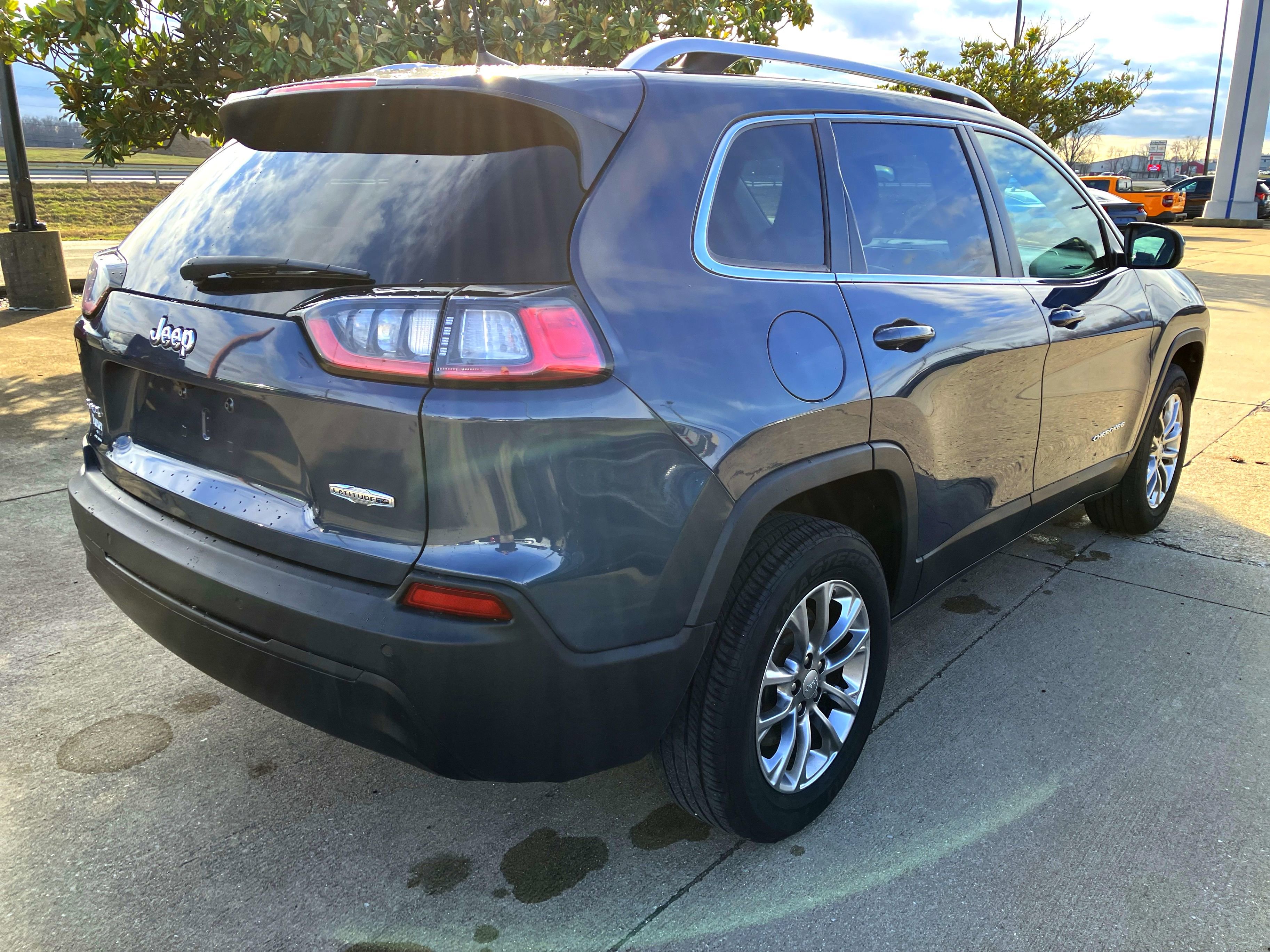 Used 2020 Jeep Cherokee Latitude Plus image 6