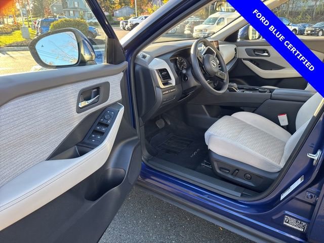 Used 2023 Nissan Rogue SV image 12