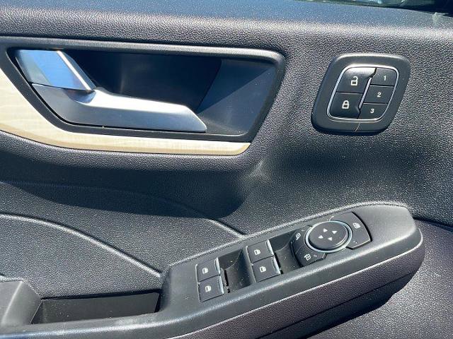Certified 2022 Ford Escape Titanium w/ Titanium Elite Package AWD/4WD image 10