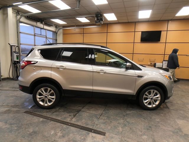 Certified 2018 Ford Escape SE w/ SE Sync 3 Package image 8