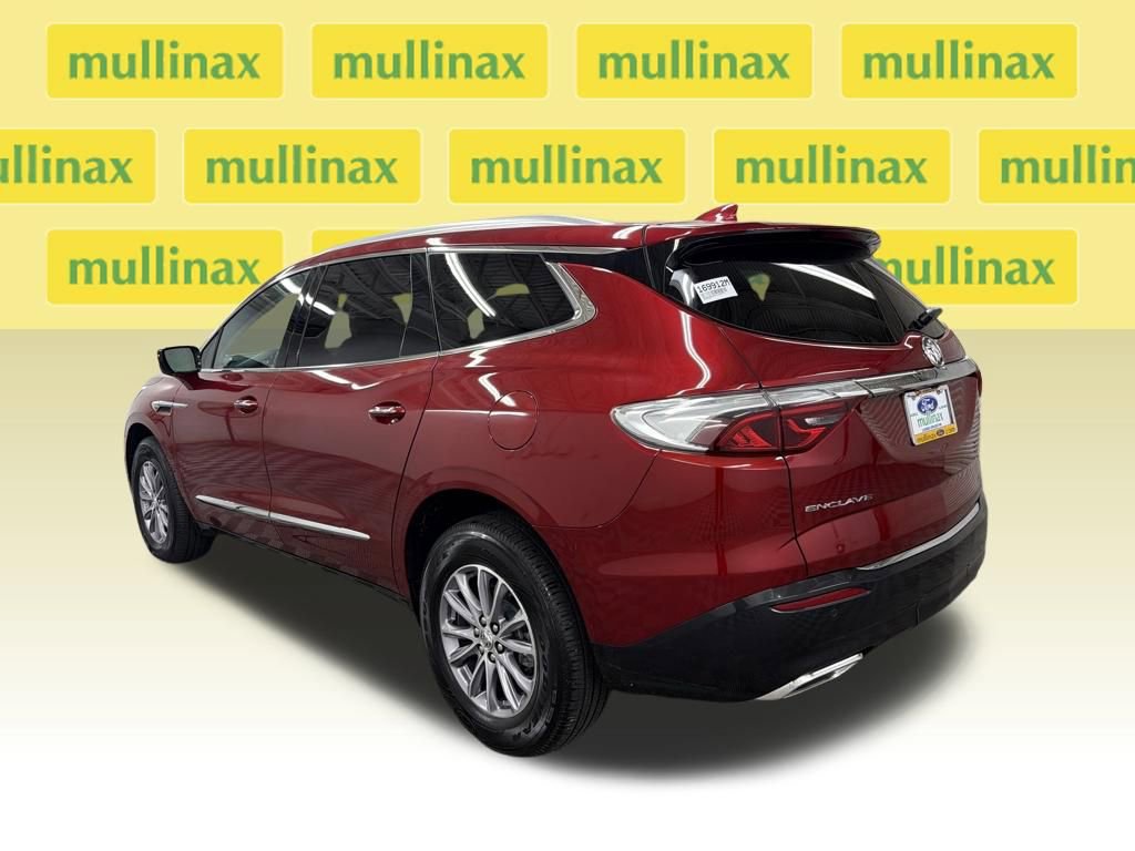 Used 2023 Buick Enclave Essence image 5