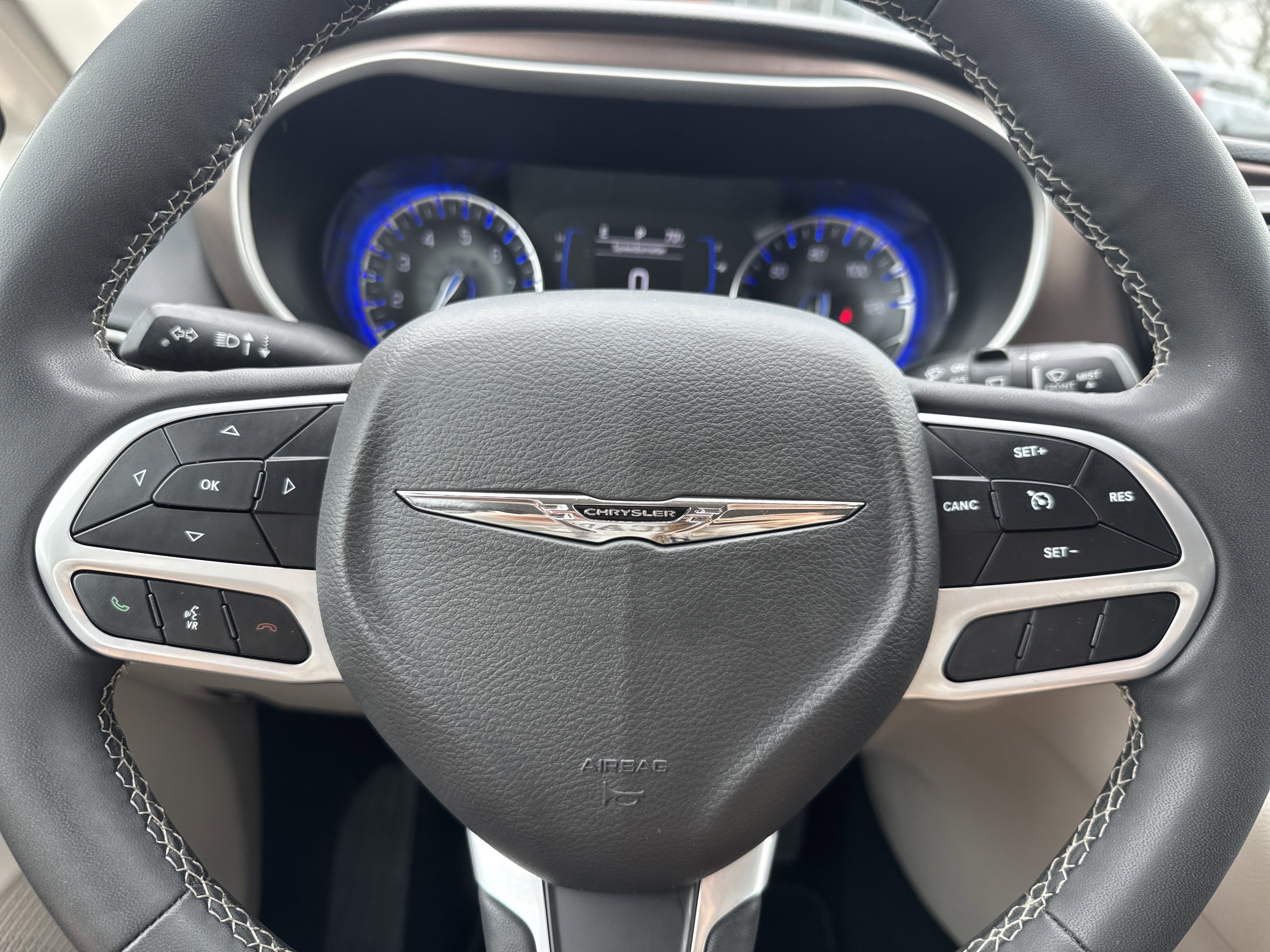 Used 2023 Chrysler Voyager LX image 15