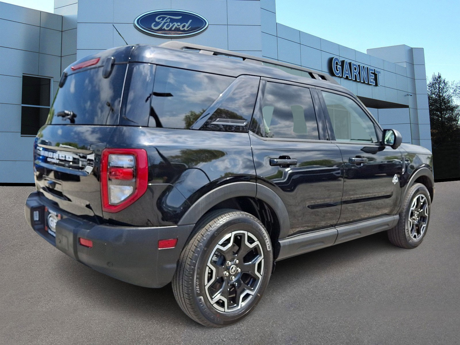 Certified 2025 Ford Bronco Sport Outer Banks w/ Outer Banks Tech Package+ AWD/4WD image 4