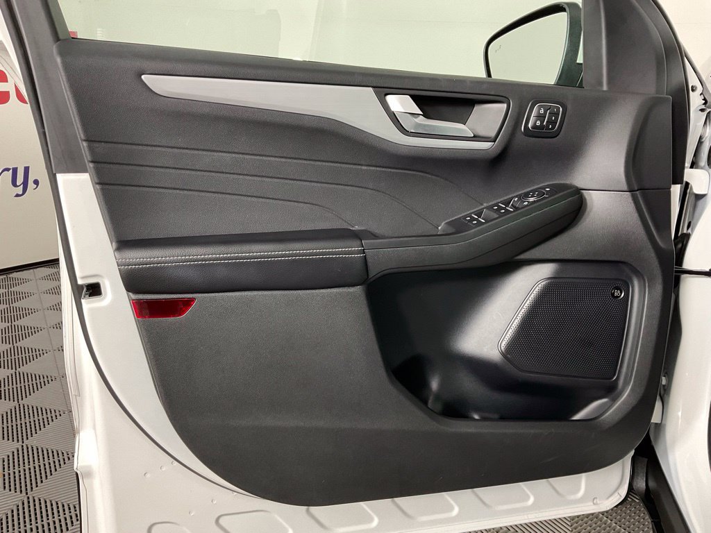 Certified 2025 Ford Escape Platinum w/ Premium Technology Package FWD image 12