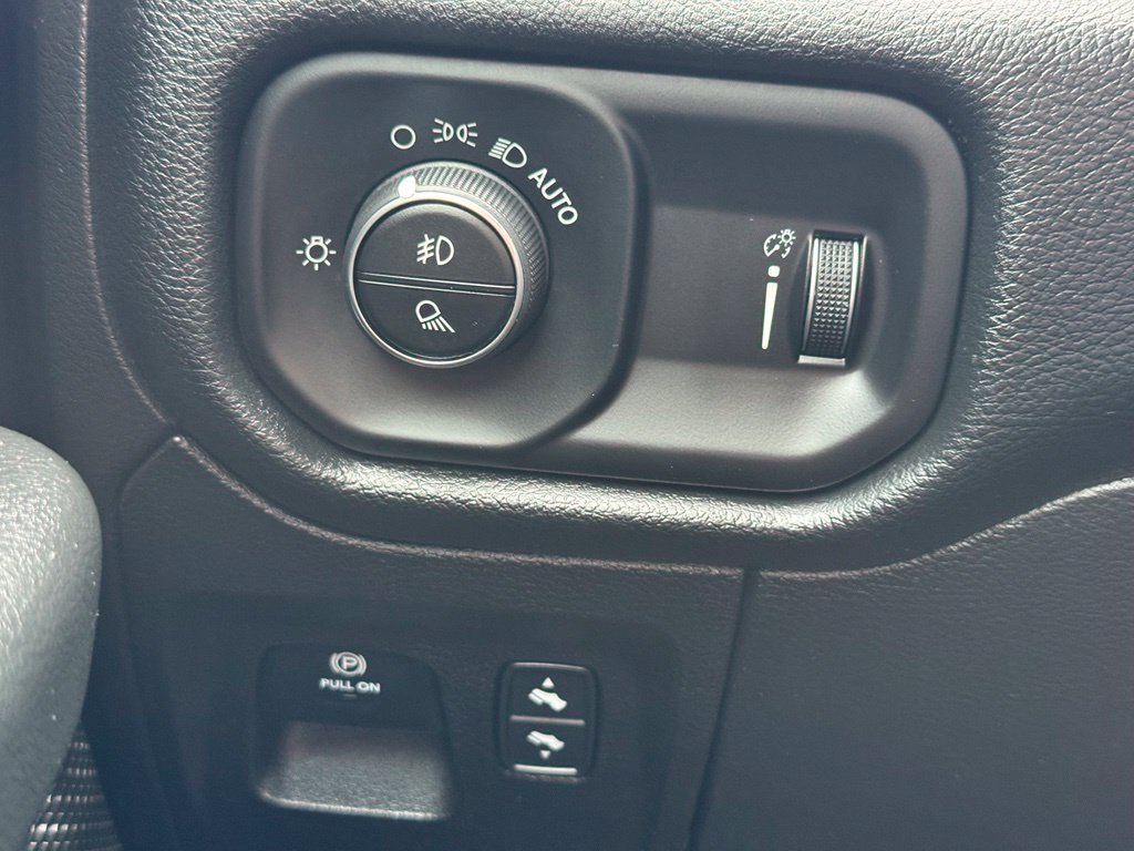 Used 2020 RAM 1500 Big Horn AWD/4WD image 42