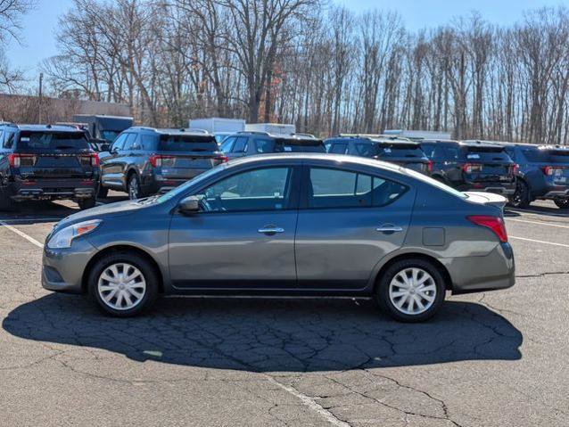 Used 2018 Nissan Versa SV image 2