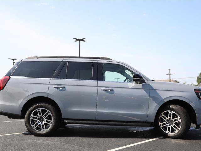 Certified 2025 Ford Expedition Active AWD/4WD image 9