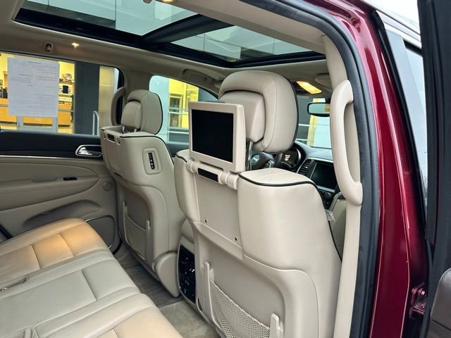 Used 2017 Jeep Grand Cherokee Overland w/ Jeep Active Safety Group image 55