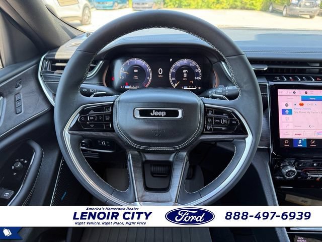 Used 2024 Jeep Grand Cherokee Overland w/ Luxury Tech Group IV AWD/4WD image 16