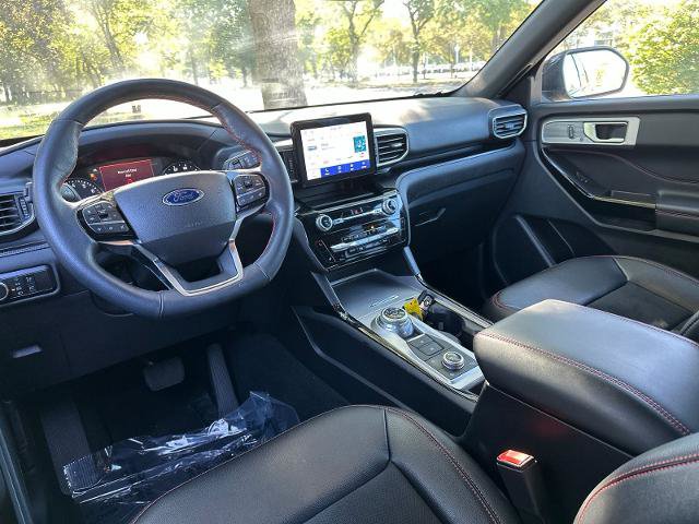 Certified 2024 Ford Explorer ST-Line w/ Class IV Trailer Tow Package AWD/4WD image 3