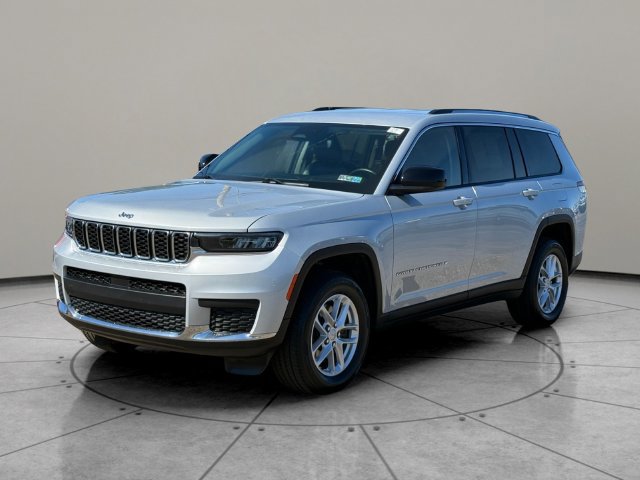 Used 2022 Jeep Grand Cherokee L Laredo w/ Luxury Tech Group I AWD/4WD image 3