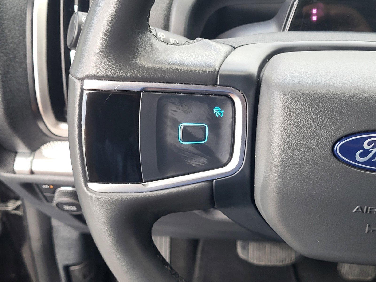 Certified 2025 Ford Expedition Active image 28