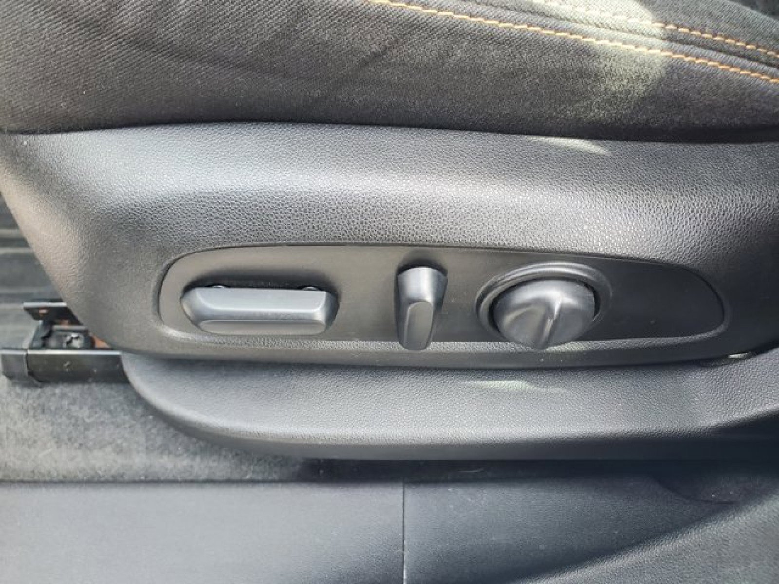 Used 2019 GMC Terrain SLE w/ Driver Convenience Package image 12