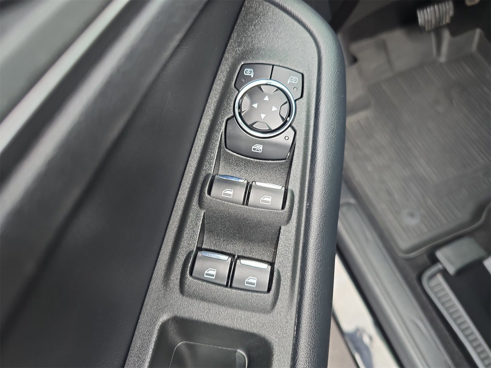 Certified 2021 Ford Edge SE image 13