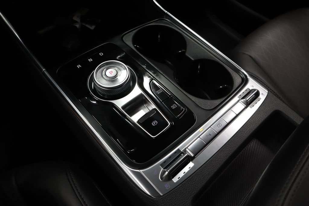 Used 2026 Kia Carnival SX w/ SX Dark Edition Package FWD image 32