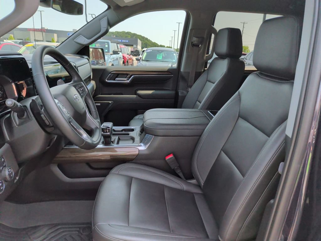 Used 2023 Chevrolet Silverado 1500 LT Trail Boss w/ LT Trail Boss Premium Package AWD/4WD image 4