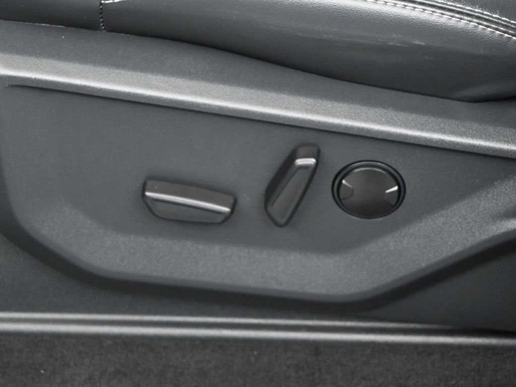 Certified 2025 Ford Expedition Max Platinum image 10